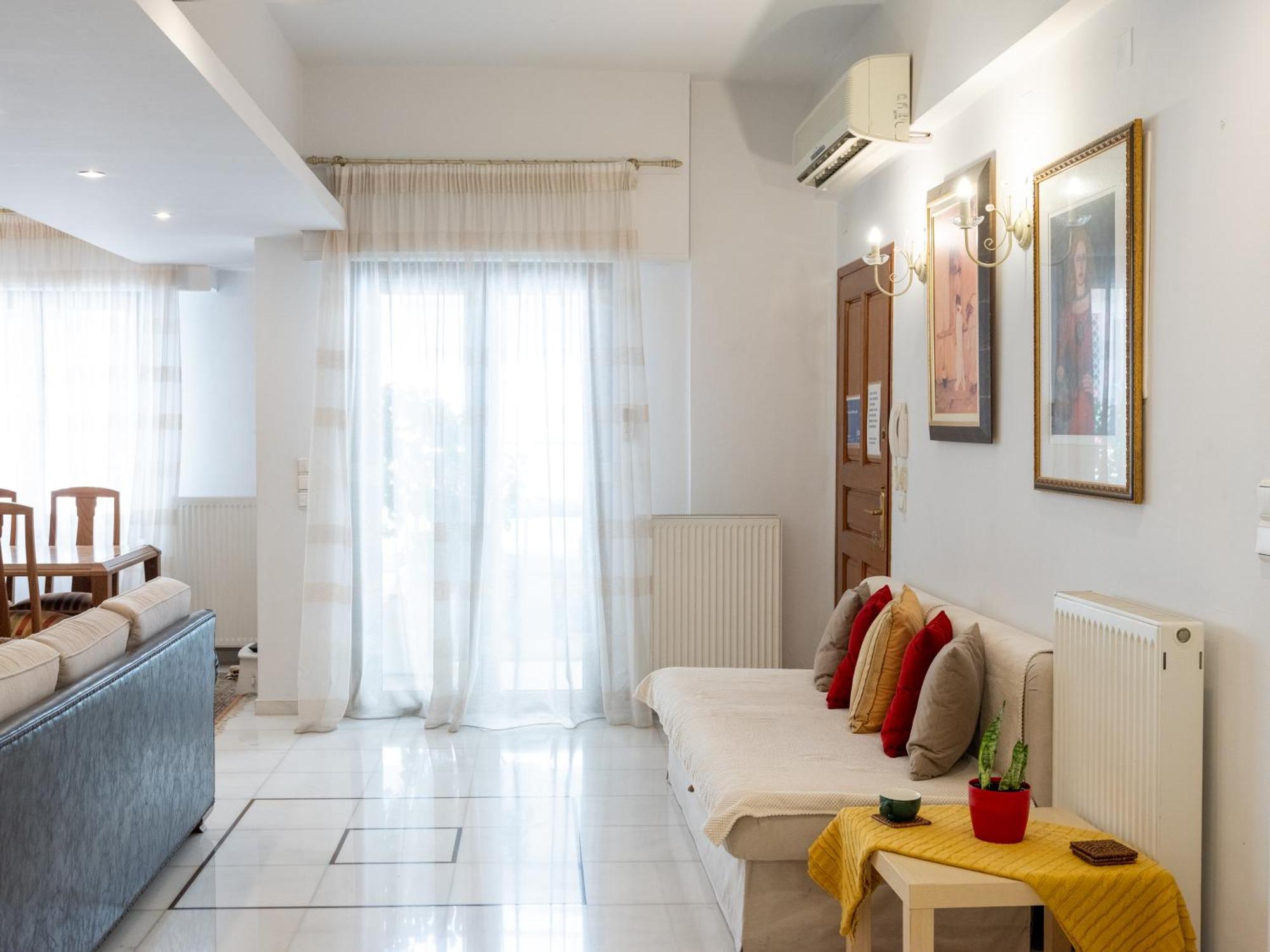 Yellow Sun Marine Apartment *